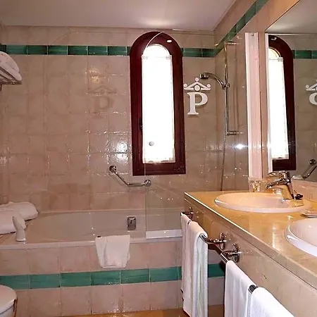 Hotel De 4*